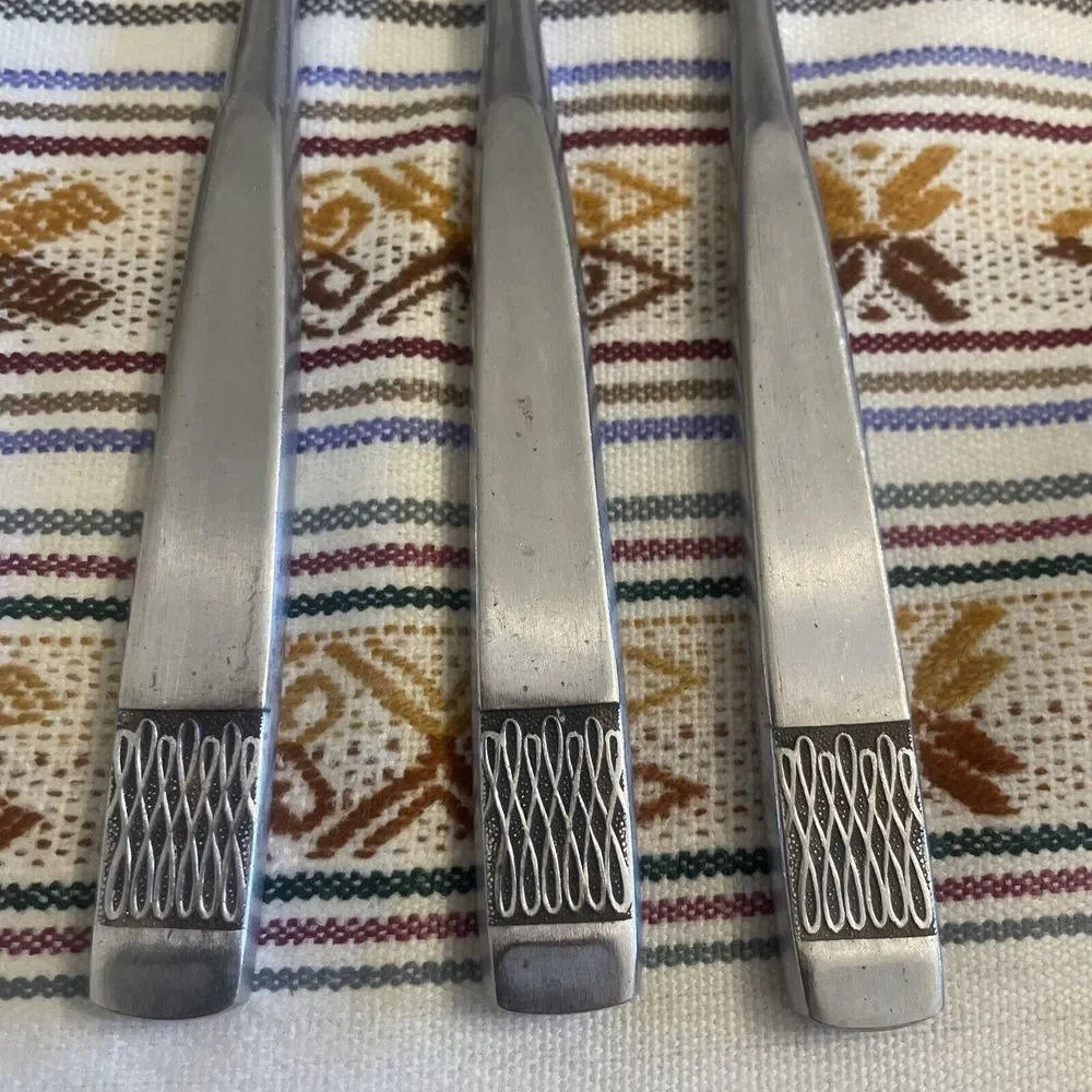 3 Vintage Utica Uti137 Butter knives Silverware‎ - Replacements